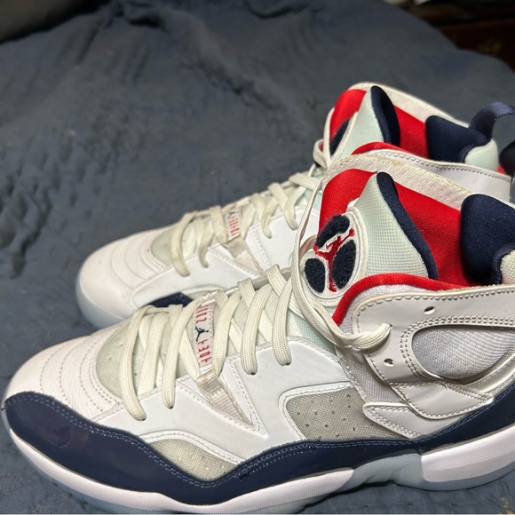 Men’s Jordan’s size 10 only worn once - Picture 1 of 1